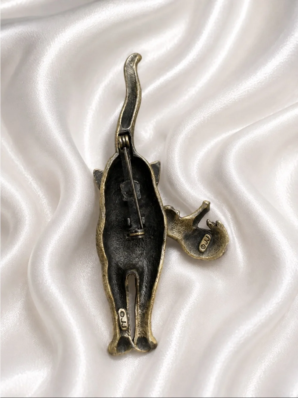 JJ Jonette VTG Mother Cat with Kitten Baby Pewter Tone Brooch Pin “SIGNED”